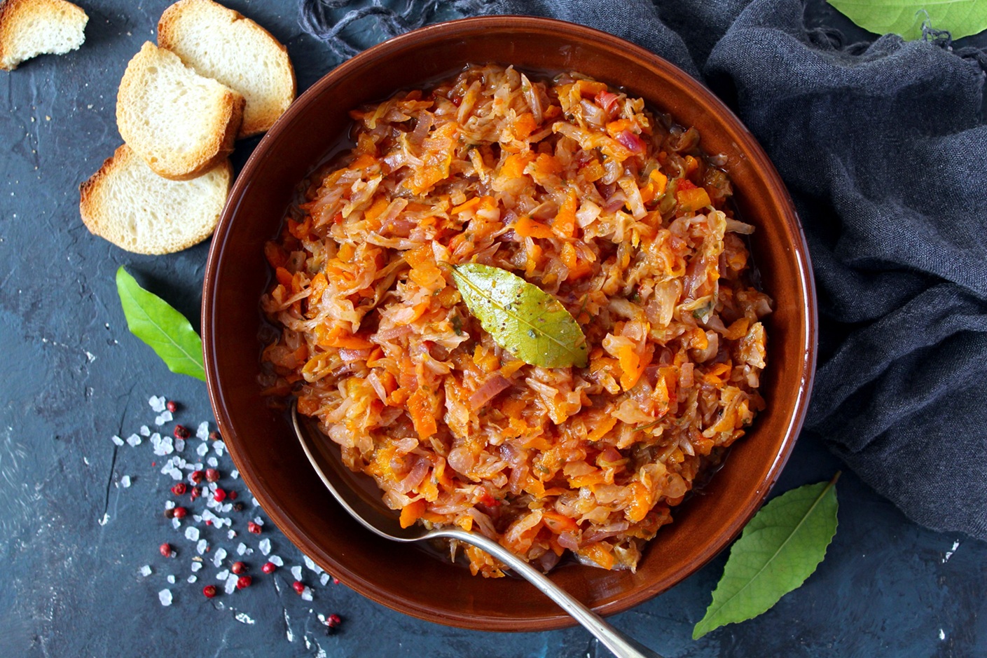 Domowy bigos - Sprawdzony przepis na tradycyjne danie z kapusty kiszonej