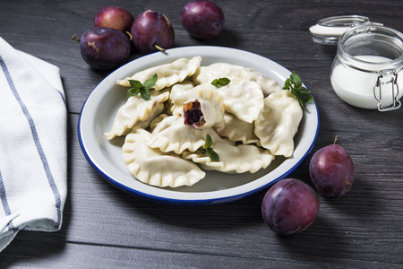 Pierogi ze ŚLIWKĄ (400 g)