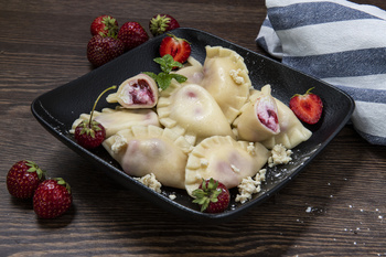 Pierogi z SEREM I TRUSKAWKAMI (400 g)