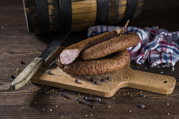 KIEŁBASA JAŁOWCOWA