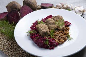 Bitki wieprzowe z kaszą gryczaną i buraczkami (500g)