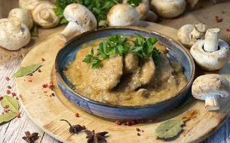 Polędwiczki wieprzowe w sosie pieczarkowym (słoik 540 ml)