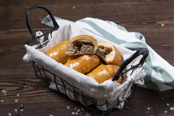 Paszteciki drożdżowe Z MIĘSEM (4 szt.)