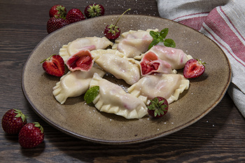 Pierogi z TRUSKAWKAMI (400 g)