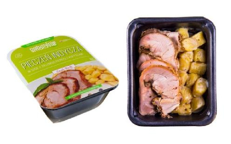 Pieczeń indycza w sosie z ziel. pieprzu z kopytkami (400g)