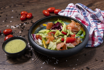 Sałatka z ŁOSOSIEM (350g)
