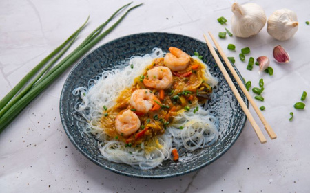 Makaron sojowy z krewetkami w sosie słodkim chilli (350g)