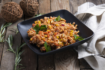 Sałatka z TUŃCZYKIEM, ryżem i kukurydzą - bez majonezu (400g)