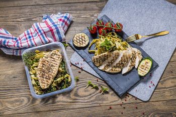 Tagliatelle ze szpinakiem i kurczakiem (350g)