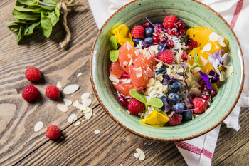 BOWL quinoa z owocami cytrusowymi i leśnymi (1 szt.)