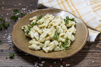 Kluski KŁADZIONE Z ZIOŁAMI (400g)