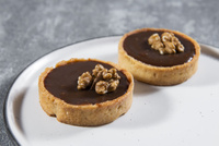 Tartoletka czekoladowa z orzechem włoskim (1 szt)